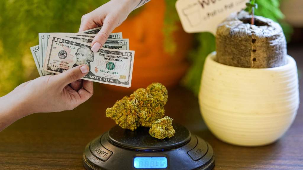 paying for weed with cash